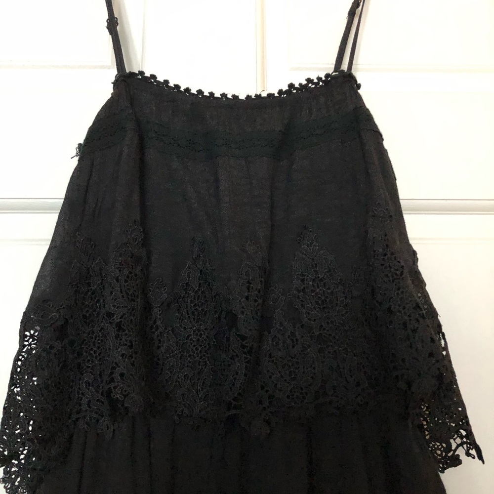 Midi summer dress with scalloped lace detail.